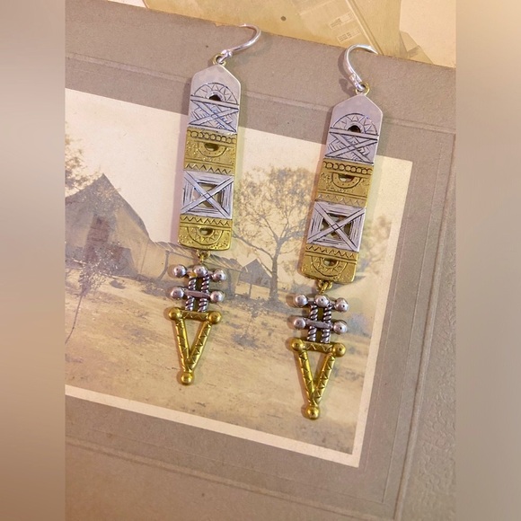 Retired Sterling Silver two tone Silpada “Aztec” Drop Earrings. - Picture 3 of 7